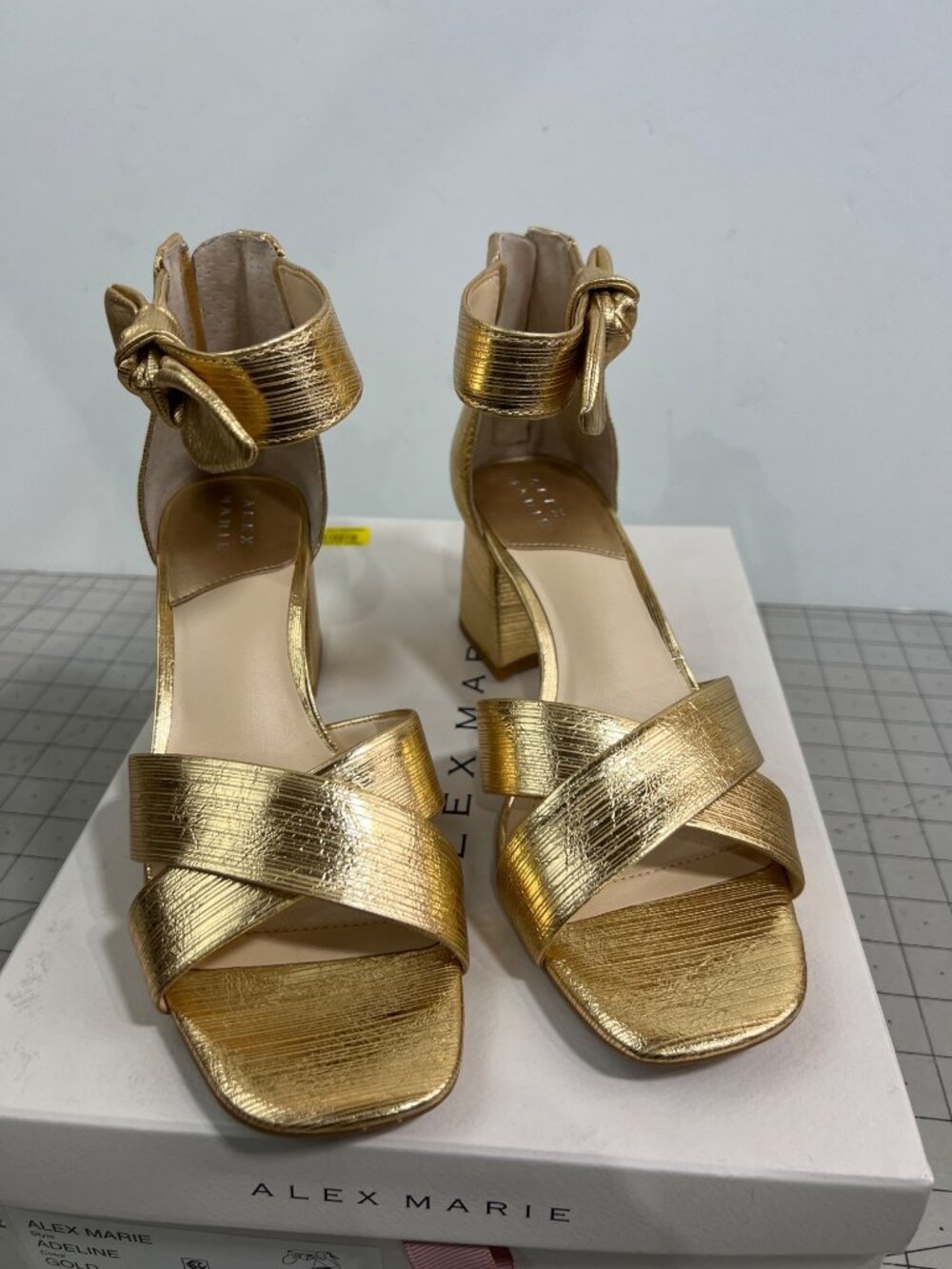 Alex Marie Adeline Gold Block Heel Women's Sandals Bow Accent Size 7.5 New - Picture 2 of 8